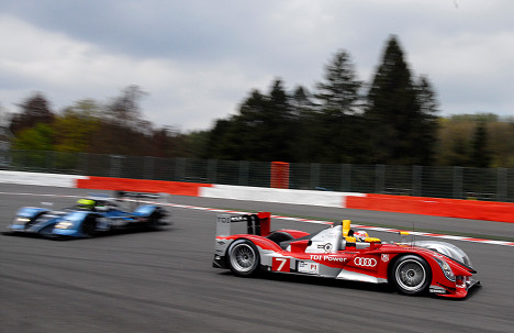 Tom Kristensen er netop stødt sammen med en modkører under kvalifikationen til 1.000 km Spa-løbet, og det kostede danskeren en topplacering i sit comeback